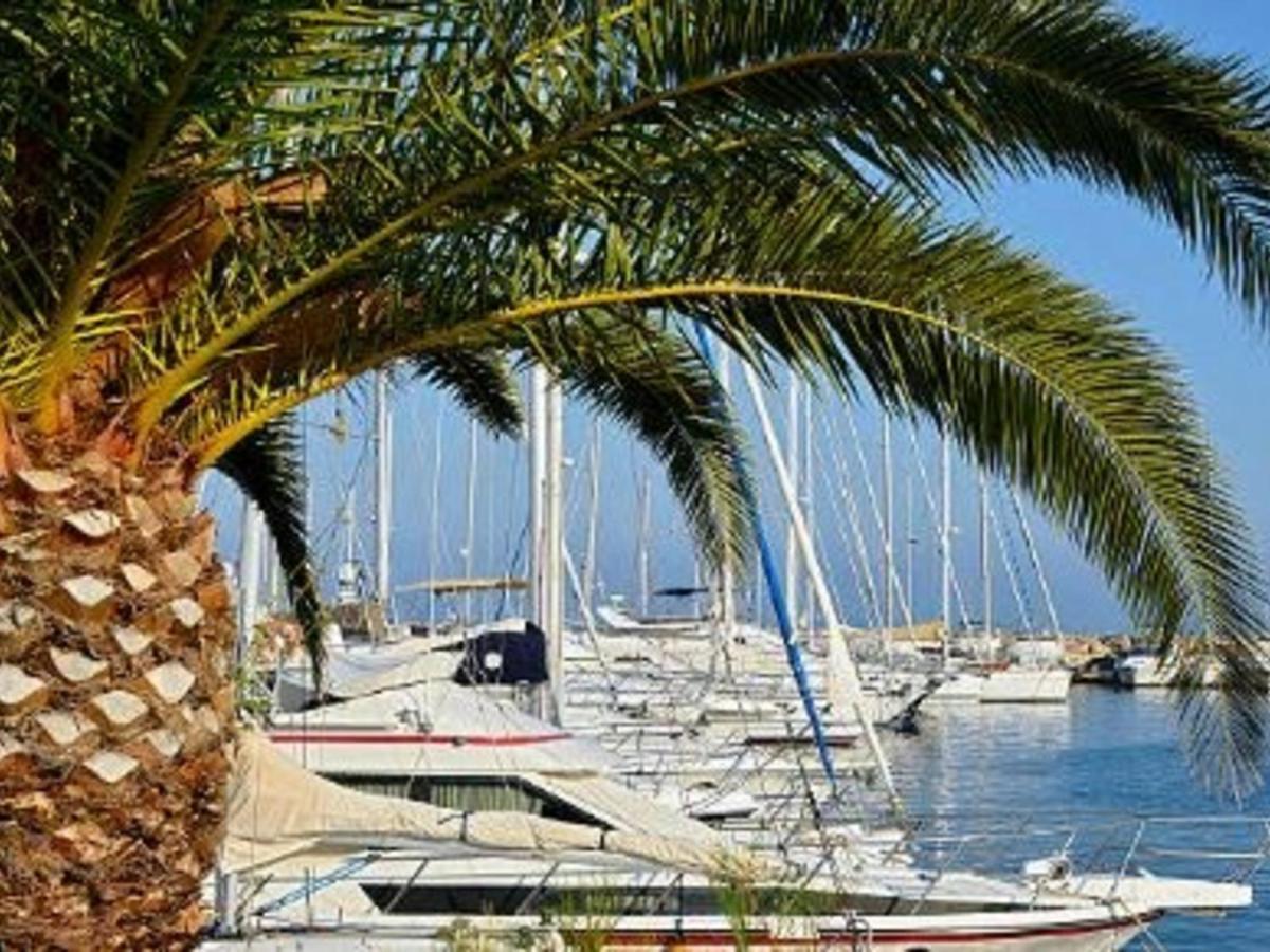 Studio Climatise Au Lavandou Avec Terrasse, Parking Et Environnement Calme - 3 Couchages - Fr-1-251-167 Льо Лаванду Екстериор снимка